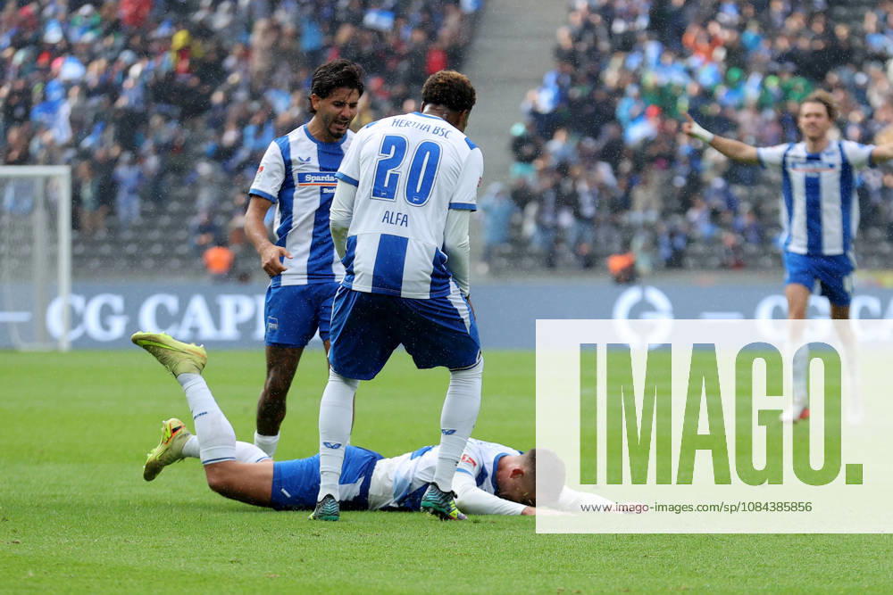 Fussball 2.Bundesliga, Hertha BSC Berlin - SpVgg Greuther Fuerth v.l. Torjubel nach dem Tor zum celebrating the goal celebrate 2:0 durch Paul Seguin (Hertha BSC Berlin) Berlin