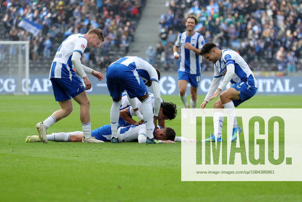 Fussball 2.Bundesliga, Hertha BSC Berlin - SpVgg Greuther Fuerth v.l. Torjubel nach dem Tor zum celebrating the goal celebrate 2:0 durch Paul Seguin (Hertha BSC Berlin) Berlin