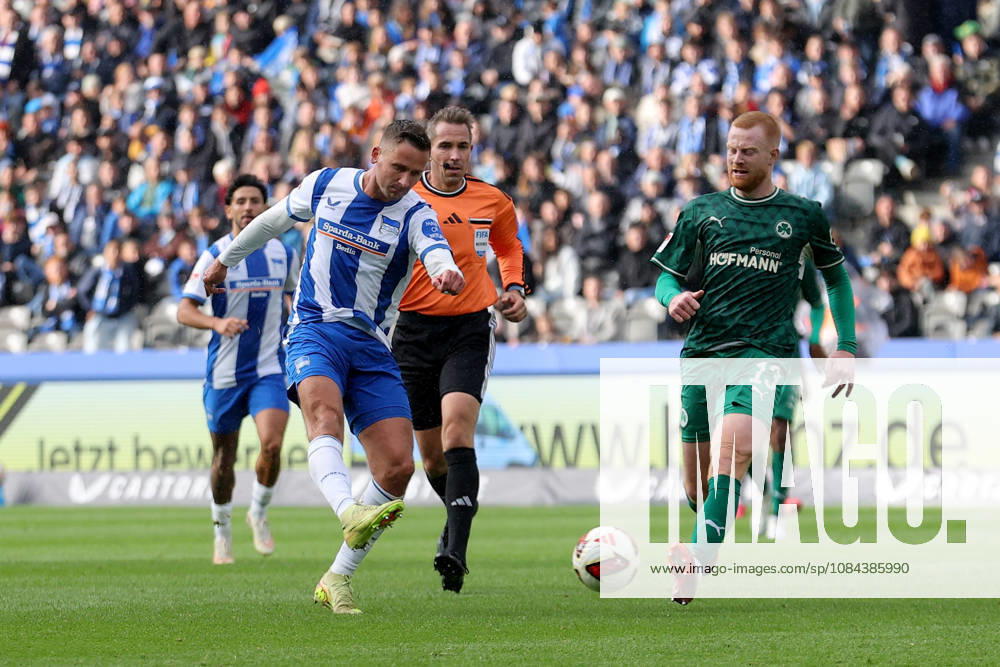 Fussball 2.Bundesliga, Hertha BSC Berlin - SpVgg Greuther Fuerth v.l. Paul Seguin (Hertha BSC Berlin) Torschuetze, erzielt das Tor, Treffer, scores the goal 2:0 Berlin