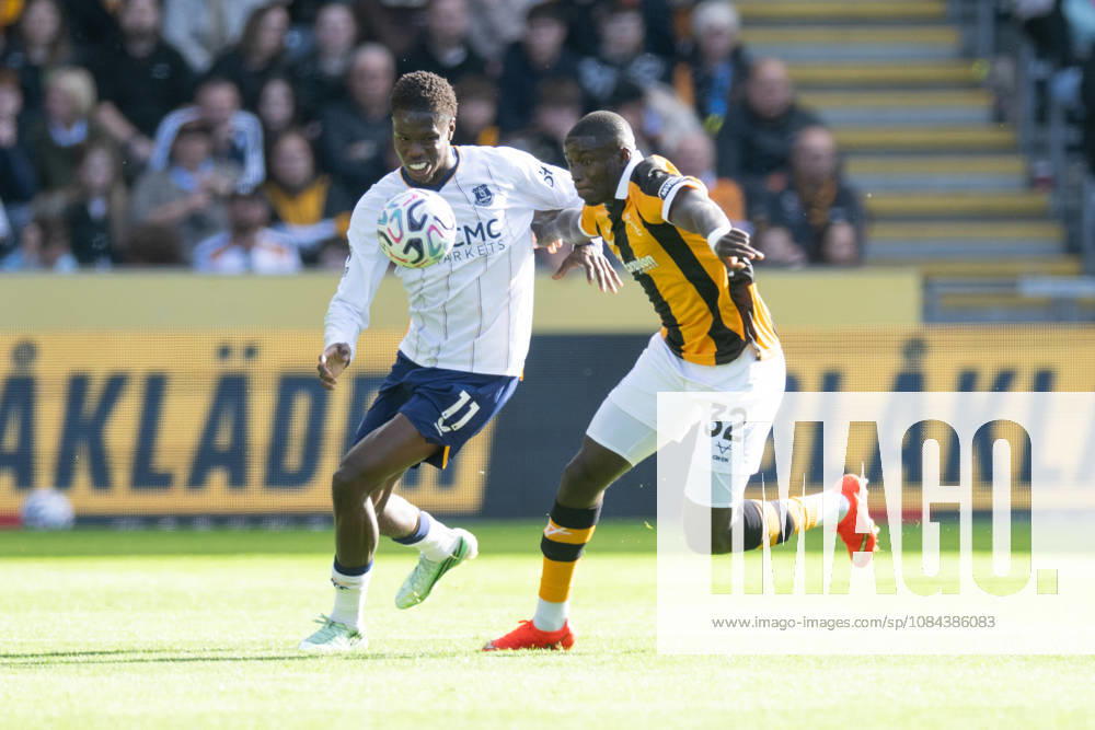Hull City v Everton Premier League Nobel Mendy of Hull City clashes with Thierno Barry of Everton during the Premier League match between Hull City and Everton at the MKM Stadium, Hull. 11 10 2026 UK Newspapers OUT