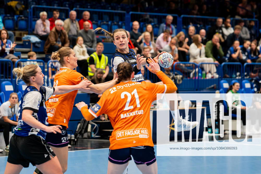 HSG Blomberg-Lippe (GER) vs. Odense Handbold (DEN), Handball, EHF Champions League Women, Gruppenphase, 11.10.2026, Saision 2026 2027, Lemgo Isabelle Axmann (HSG Blomberg-Lippe, 11) im Torwurf Lemgo Phoenix Contact Arena Deutschland