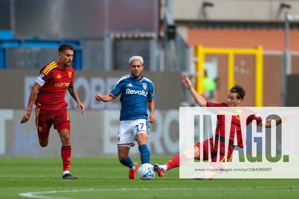 Como 1907 v AS Roma - Serie A - Season 2026-2027 Como, Italy, 11th October 2026. during the Como 1907 vs AS Roma Serie A match at Stadio Giuseppe Sinigaglia, Como. Picture credit should read: Jonathan MoscropComo, Italy, 11th October 2026. Marten De Roon of AS Roma slides in to dispossess Yan Couto of Como 1907 as he is pursued by Lorenzo Pellegrini of AS Roma during the Como 1907 vs AS Roma Serie A match at Stadio Giuseppe Sinigaglia, Como. Picture credit should read: Jonathan Moscrop Como Stadio Giuseppe Sinigaglia Italy