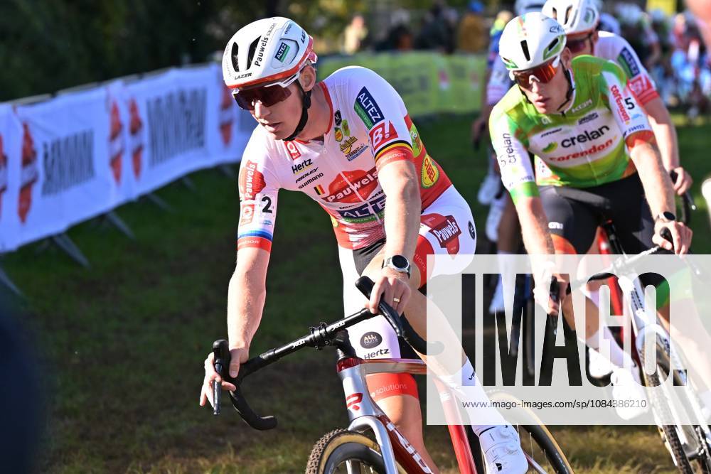 Belgium s Michael Vanthourenhout pictured in action during the men elite race of the Mosselcross cyclocross cycling event, on Sunday 11 October 2026, in Dendermonde, the first race (out of 7) of the HG Cross competition. DAVIDxPINTENS x189449549x