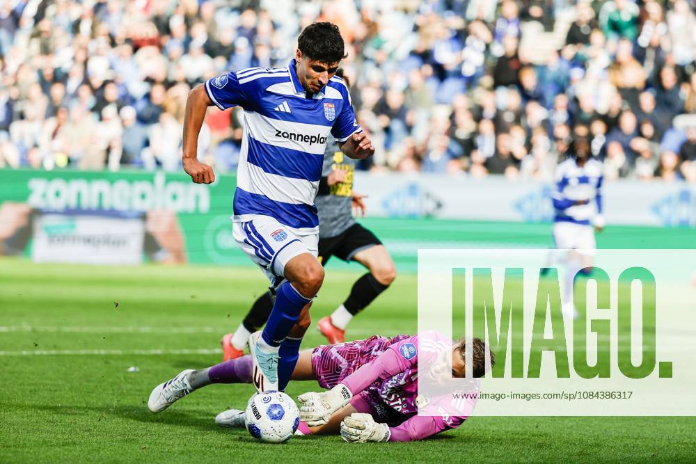 ZWOLLE - Koen Kostons of PEC Zwolle, SC Cambuur goalkeeper Thijs Jansen (lr) during the Dutch Eredivisie match between PEC Zwolle and Cambuur at the MAC3Park stadium on October 11, 2026 in Zwolle, the Netherlands. VINCENT JANNINK ANP Eredivisie 2026 27 ANPxSportx IVx 572129198 originalFilename: 572129198