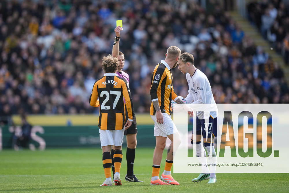 Premier League: Hull City v Everton Oliver McBurnie of Hull City is given a yellow card during the Premier League match Hull City vs Everton at MKM Stadium, Hull, United Kingdom on 11 October 2026 (Photo by Maynard Manyowa News Images) Hull MKM Stadium East Riding of Yorkshire United Kingdom