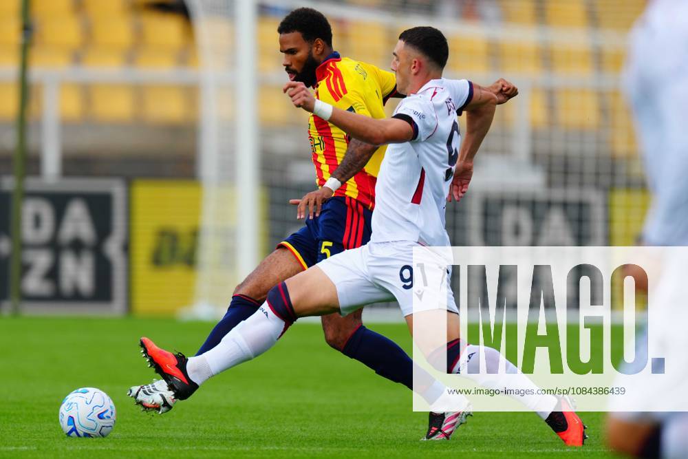 US Lecce s Centre-back Jamil Siebert (5 US Lecce) and Bologna FC s Striker Roberto Piccoli (91 Bologna FC) in action during the Serie A Enilive matchday 6 match between US Lecce and Bologna FC 1909 at the Stadio Via del Mare in Lecce, Italy, Sunday, October 11, 2026. (Credit Image: Giovanni Evangelista LaPresse)