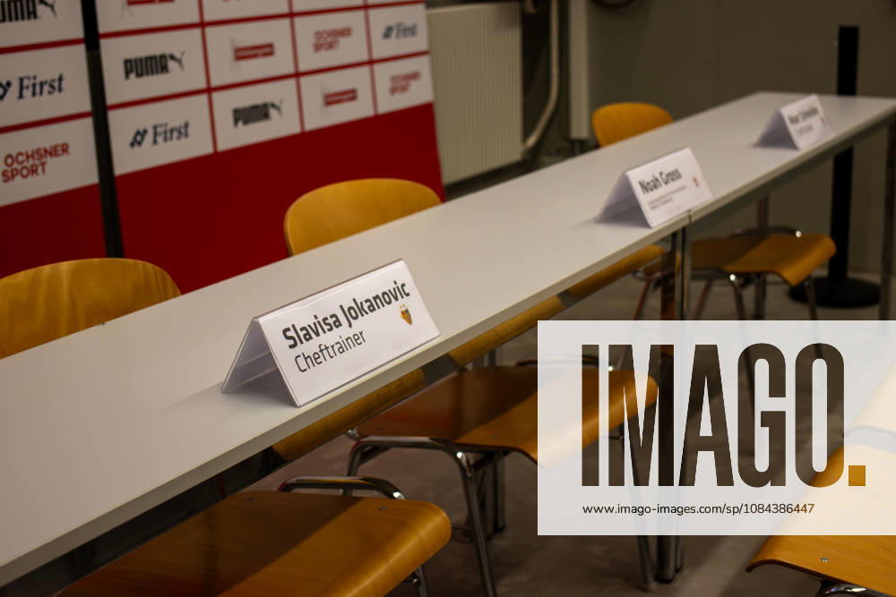 Fussball: Liechtenstein: Brack Super League 2026 2027 - 10. Spieltag, 11.10.2026, 16:30 Uhr - FC Vaduz vs. FC Basel 1893 - Rheinpark Stadion (Vaduz, Liechtenstein); Schildchen im Medienraum Vaduz Rheinparkstadion Vaduz Liechtenstein