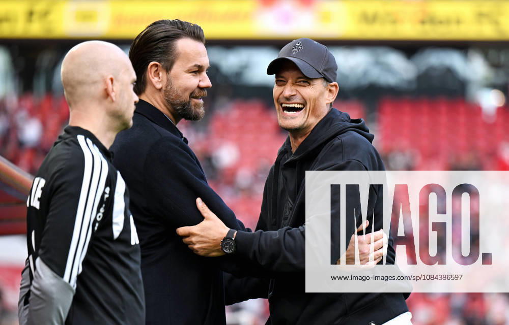 Cologne, Germany, 1. Bundesliga, Matchday 5, Rhein-Energie-Stadium Cologne, 1. FC Köln vs Bor. Mönchengladbach; Thomas Kesller (FC), Headcoach Alexander Blessin (BMG).