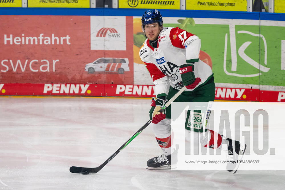 Kyle Wood (Augsburger Panther, 37) im Angriffsdrittel. Krefeld Pinguine vs. Augsburger Panther, Eishockey, Penny DEL, 08. Spieltag, Saison 2026 2027, 11.10.2026 Krefeld Pinguine vs. Augsburger Panther, Eishockey, Penny DEL, 08. Spieltag, Saison 2026 2027, 11.10.2026 Krefeld