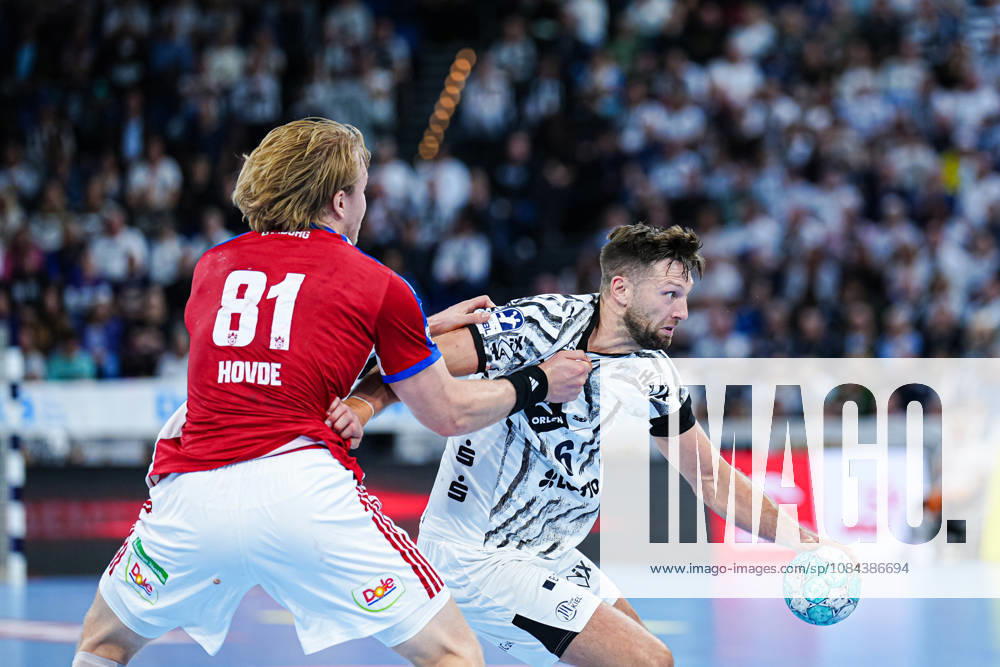Martin Hovde (Handball Club Hamburg, 81), Harald Reinkind (THW Kiel, 06) GER, THW Kiel vs. Handball Club Hamburg, Handball, 1. Bundesliga, Spieltag 8, Saison 2026 2027, 11.10.2026 GER, THW Kiel vs. Handball Club Hamburg, Handball, 1. Bundesliga, Spieltag 8, Saison 2026 2027, 11.10.2026 Kiel