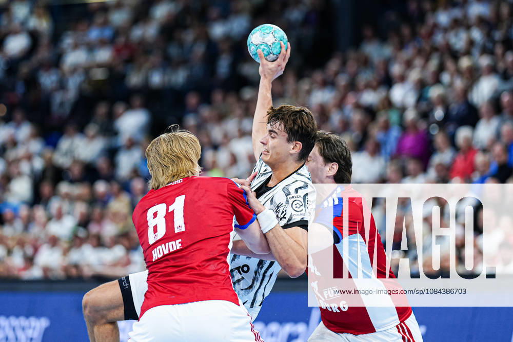Martin Hovde (Handball Club Hamburg, 81), Julian Köster (THW Kiel, 07), Jan-Chirstian Schmidt (Handball Club Hamburg, 42) GER, THW Kiel vs. Handball Club Hamburg, Handball, 1. Bundesliga, Spieltag 8, Saison 2026 2027, 11.10.2026 GER, THW Kiel vs. Handball Club Hamburg, Handball, 1. Bundesliga, Spieltag 8, Saison 2026 2027, 11.10.2026 Kiel