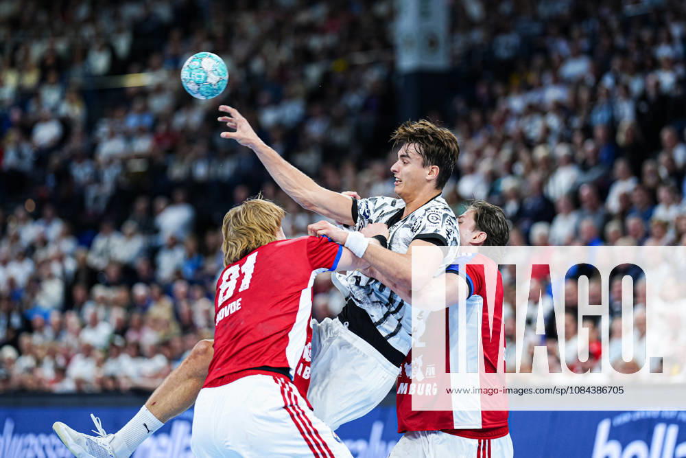 Martin Hovde (Handball Club Hamburg, 81), Julian Köster (THW Kiel, 07), Jan-Chirstian Schmidt (Handball Club Hamburg, 42) GER, THW Kiel vs. Handball Club Hamburg, Handball, 1. Bundesliga, Spieltag 8, Saison 2026 2027, 11.10.2026 GER, THW Kiel vs. Handball Club Hamburg, Handball, 1. Bundesliga, Spieltag 8, Saison 2026 2027, 11.10.2026 Kiel