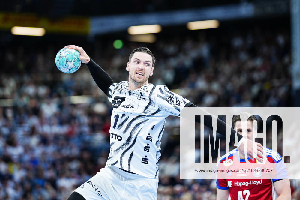 Wurf Tor Hendrik Pekeler (THW Kiel, 61) GER, THW Kiel vs. Handball Club Hamburg, Handball, 1. Bundesliga, Spieltag 8, Saison 2026 2027, 11.10.2026 GER, THW Kiel vs. Handball Club Hamburg, Handball, 1. Bundesliga, Spieltag 8, Saison 2026 2027, 11.10.2026 Kiel
