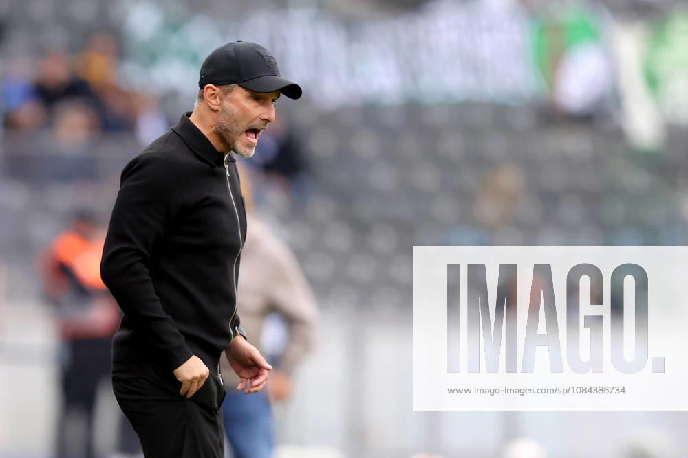 Fussball 2.Bundesliga, Hertha BSC Berlin - SpVgg Greuther Fuerth v.l. Trainer Stefan Leitl (Hertha BSC Berlin) Berlin