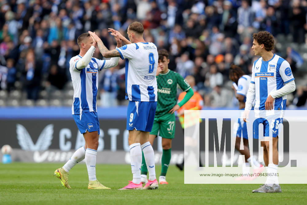 Fussball 2.Bundesliga, Hertha BSC Berlin - SpVgg Greuther Fuerth v.l. Niklas Kolbe (Hertha BSC Berlin) Gustaf Nilsson (Hertha BSC Berlin) Jubel, Freude über den Sieg Berlin