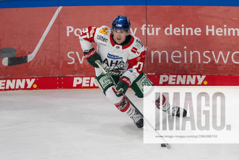Kyle Mayhew (Augsburger Panther, 27) mit Puk. Krefeld Pinguine vs. Augsburger Panther, Eishockey, Penny DEL, 08. Spieltag, Saison 2026 2027, 11.10.2026 Krefeld Pinguine vs. Augsburger Panther, Eishockey, Penny DEL, 08. Spieltag, Saison 2026 2027, 11.10.2026 Krefeld