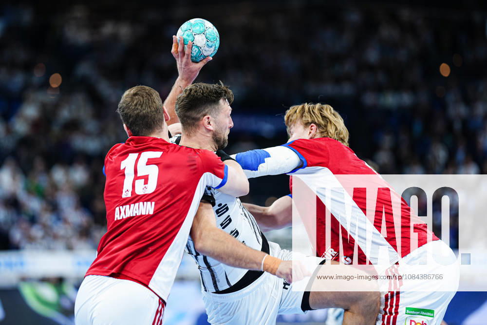 Dominik Axmann (Handball Club Hamburg, 15), Harald Reinkind (THW Kiel, 06), Martin Hovde (Handball Club Hamburg, 81) GER, THW Kiel vs. Handball Club Hamburg, Handball, 1. Bundesliga, Spieltag 8, Saison 2026 2027, 11.10.2026 GER, THW Kiel vs. Handball Club Hamburg, Handball, 1. Bundesliga, Spieltag 8, Saison 2026 2027, 11.10.2026 Kiel