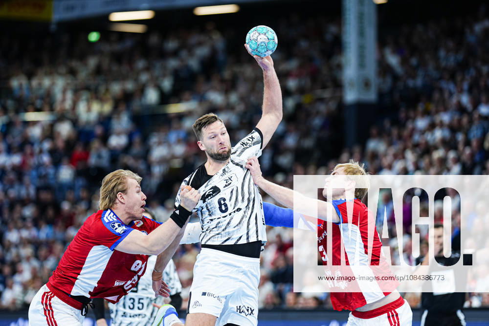Martin Hovde (Handball Club Hamburg, 81), Harald Reinkind (THW Kiel, 06), Einar Olafsson (Handball Club Hamburg, 23) GER, THW Kiel vs. Handball Club Hamburg, Handball, 1. Bundesliga, Spieltag 8, Saison 2026 2027, 11.10.2026 GER, THW Kiel vs. Handball Club Hamburg, Handball, 1. Bundesliga, Spieltag 8, Saison 2026 2027, 11.10.2026 Kiel