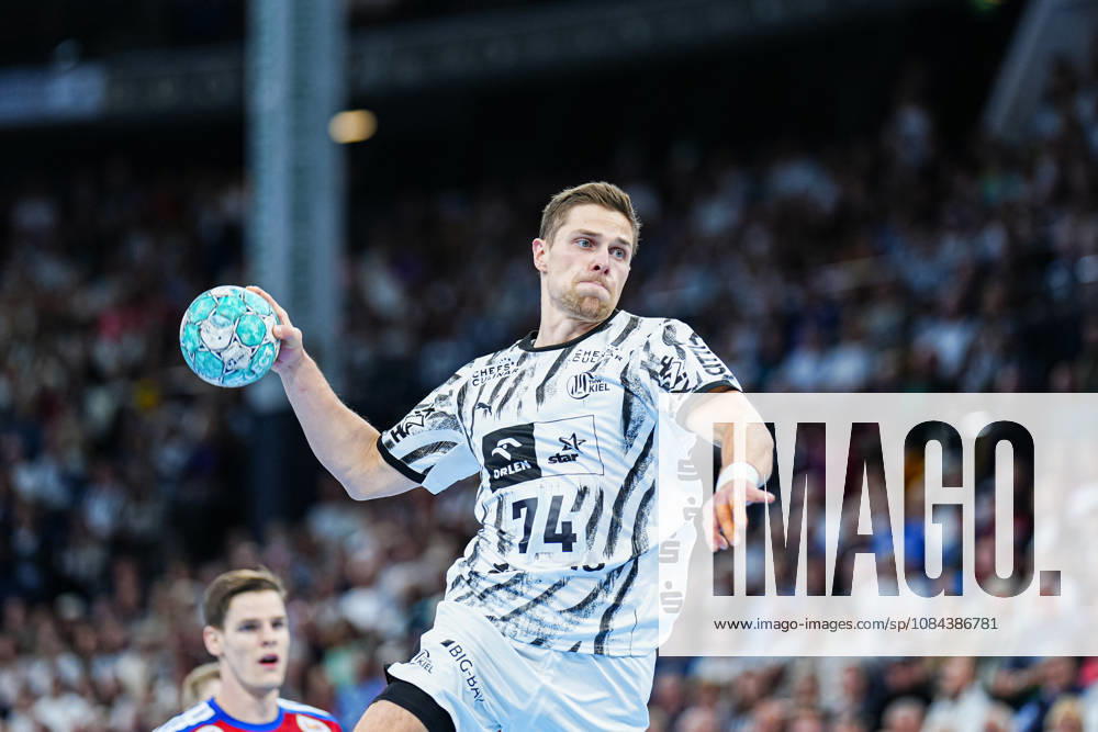 Wurf Tor Vincent Büchner (THW Kiel, 74) GER, THW Kiel vs. Handball Club Hamburg, Handball, 1. Bundesliga, Spieltag 8, Saison 2026 2027, 11.10.2026 GER, THW Kiel vs. Handball Club Hamburg, Handball, 1. Bundesliga, Spieltag 8, Saison 2026 2027, 11.10.2026 Kiel