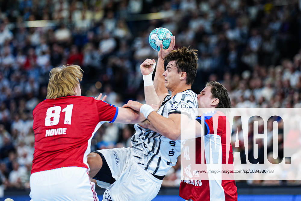Martin Hovde (Handball Club Hamburg, 81), Julian Köster (THW Kiel, 07), Jan-Chirstian Schmidt (Handball Club Hamburg, 42) GER, THW Kiel vs. Handball Club Hamburg, Handball, 1. Bundesliga, Spieltag 8, Saison 2026 2027, 11.10.2026 GER, THW Kiel vs. Handball Club Hamburg, Handball, 1. Bundesliga, Spieltag 8, Saison 2026 2027, 11.10.2026 Kiel