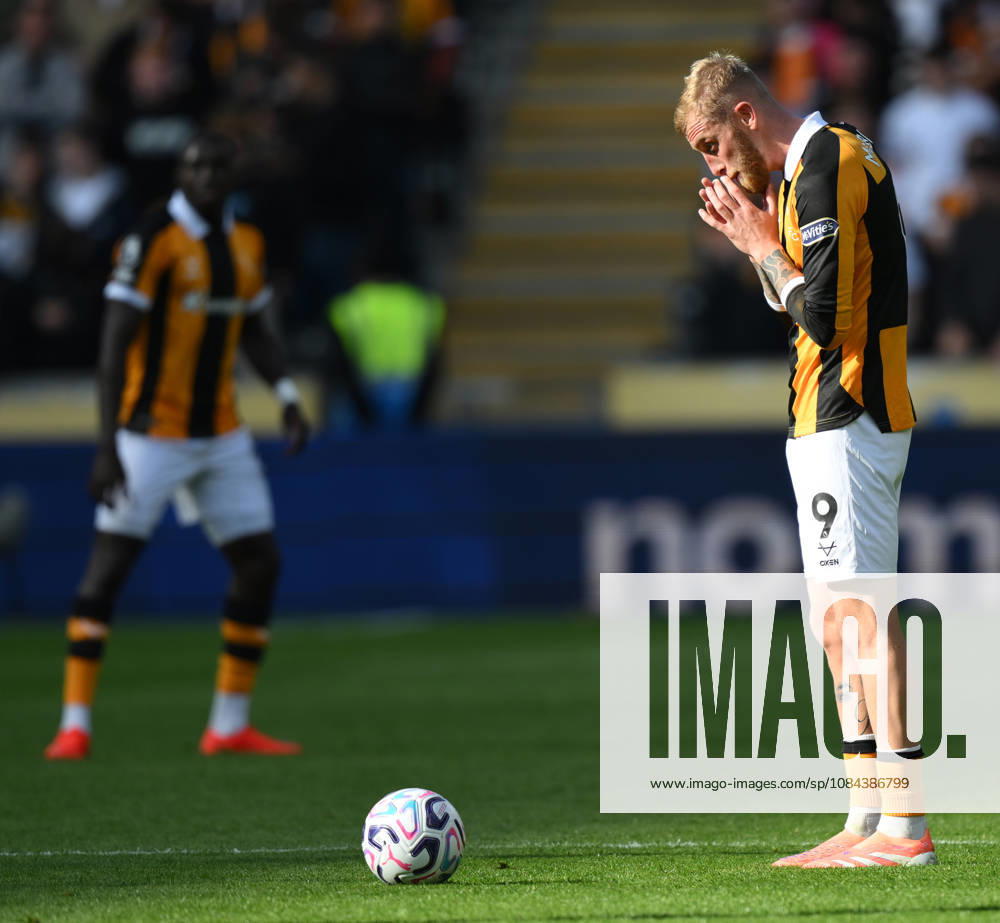 Hull City v Everton Premier League Hull City s Oli McBurnie during the Premier League match at the MKM Stadium, Hull 11 10 2026 UK Newspapers OUT