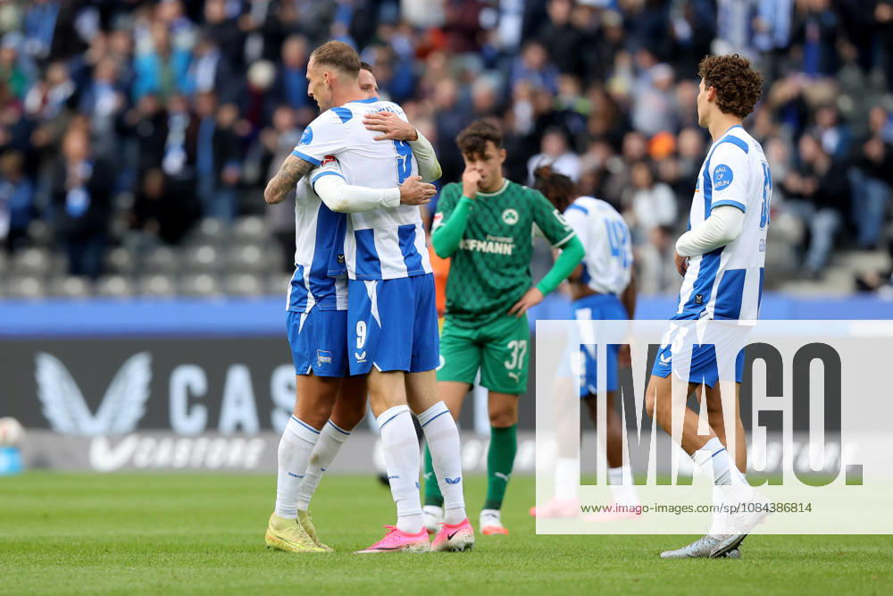 Fussball 2.Bundesliga, Hertha BSC Berlin - SpVgg Greuther Fuerth v.l. Niklas Kolbe (Hertha BSC Berlin) Gustaf Nilsson (Hertha BSC Berlin) Jubel, Freude über den Sieg Berlin