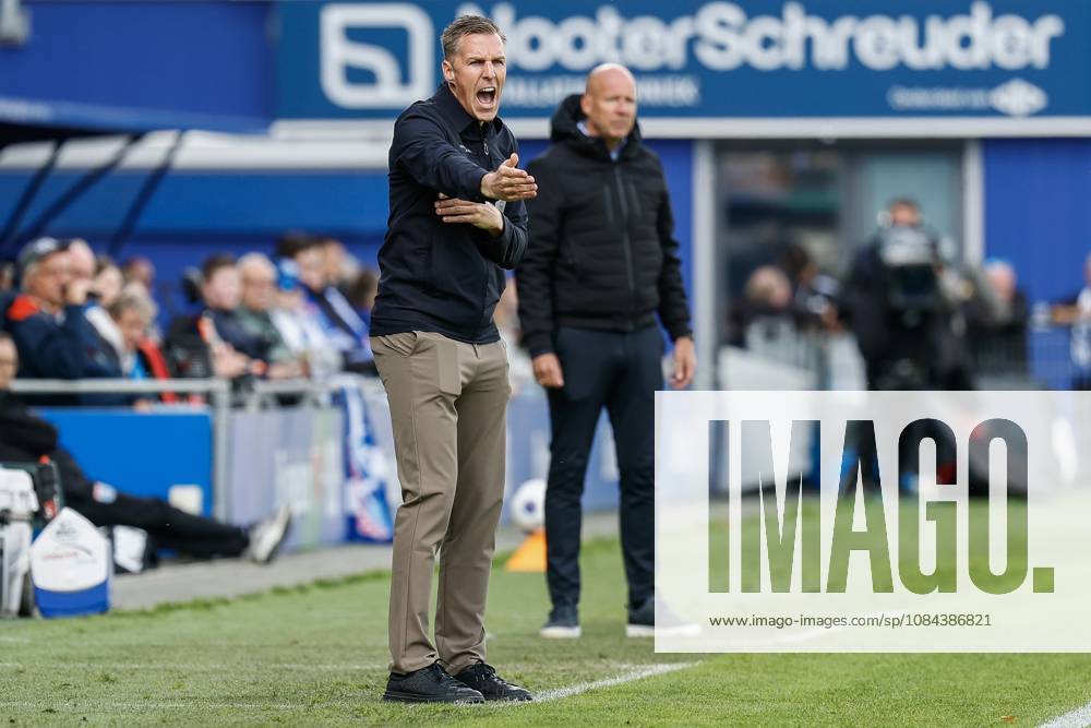 ZWOLLE - SC Cambuur coach Johan Plat, PEC Zwolle trainer Henry van der Vegt (lr) during the Dutch Eredivisie match between PEC Zwolle and Cambuur at the MAC3Park stadium on October 11, 2026 in Zwolle, the Netherlands. VINCENT JANNINK ANP Eredivisie 2026 27 ANPxSportx IVx 572129891 originalFilename: 572129891
