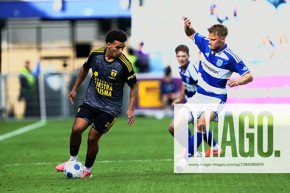 2026-10-11 VriendenLoterij Eredivisie: PEC Zwolle v SC Cambuur ZWOLLE, NETHERLANDS - OCTOBER 11: Rafik El Arguioui of SC Cambuur and Simon Graves of PEC Zwolle during the VriendenLoterij Eredivisie match between PEC Zwolle and SC Cambuur at Mac3Park Stadion on October 11, 2026 in Zwolle, Netherlands. Zwolle Mac3Park Stadion Netherlands Content not available for redistribution in The Netherlands directly or indirectly through any third parties.
