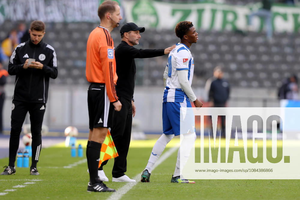 Fussball 2.Bundesliga, Hertha BSC Berlin - SpVgg Greuther Fuerth v.l. Trainer Stefan Leitl (Hertha BSC Berlin) Farid Alfa-Ruprecht (Hertha BSC Berlin) Berlin