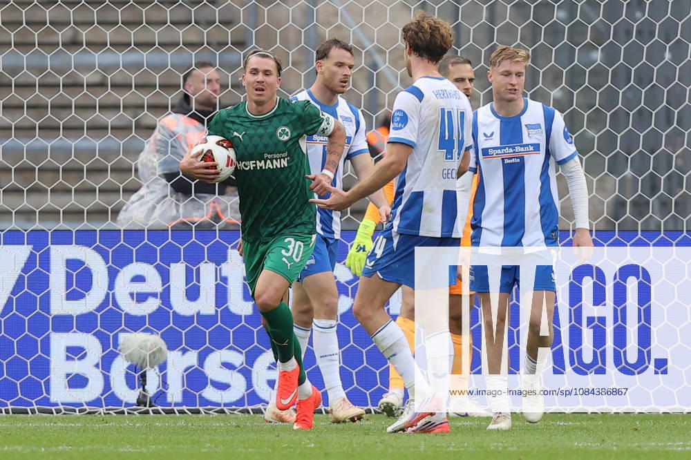 Fussball 2.Bundesliga, Hertha BSC Berlin - SpVgg Greuther Fuerth v.l. Felix Klaus (Greuther Fürth Fuerth) nach dem Tor zum 2:1 Berlin