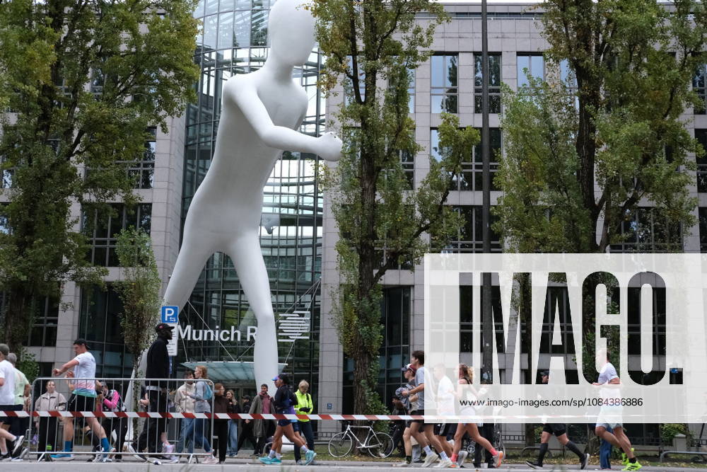 Munich Marathon 2026 MUNICH, GERMANY - OCTOBER 11: Runners pass a large white running figure sculpture during the 2026 Munich Marathon in Munich, Germany on October 11, 2026. The annual race takes participants through central Munich along a 42.195-kilometer course. Merve Goettl Anadolu Munih Germany. Editorial use only. Please get in touch for any other usage.