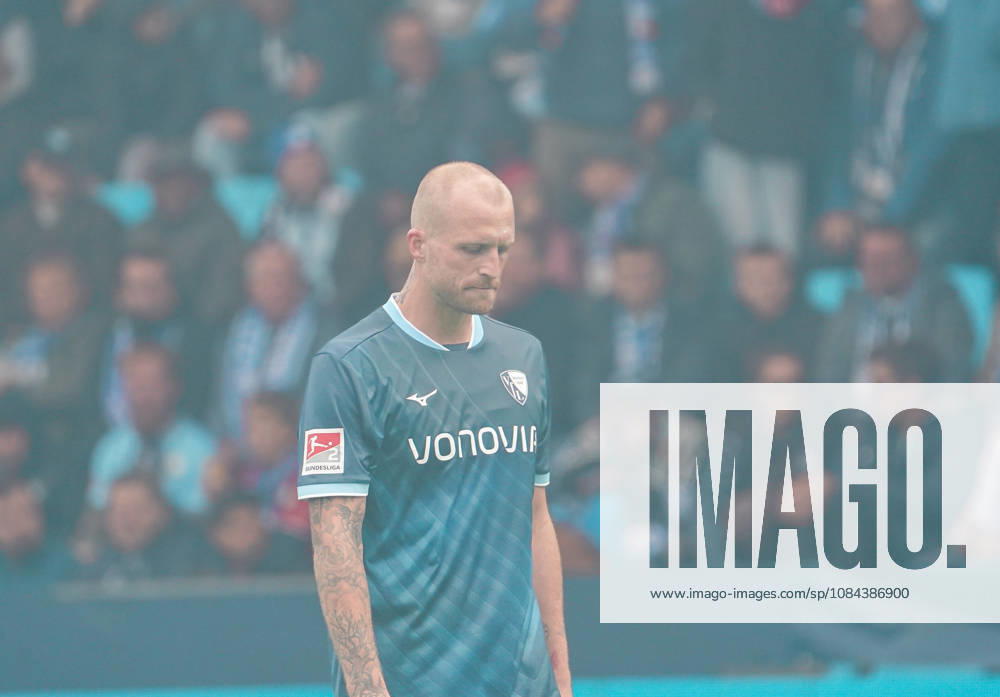 Deutschland: Fussball 2.Bundesliga 2026 2027, 7. Spieltag - VfL Bochum vs Arminia Bielefeld - Vonovia Ruhrstadion (Bochum): Enttäuschung Philipp Hofmann (VfL Bochum, 33) Bochum Vonovia Ruhrstadion Deutschland