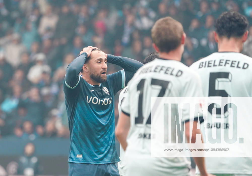 Deutschland: Fussball 2.Bundesliga 2026 2027, 7. Spieltag - VfL Bochum vs Arminia Bielefeld - Vonovia Ruhrstadion (Bochum): Torchance Berkan Taz (VfL Bochum, 10) Geste, Gestik, Emotion Bochum Vonovia Ruhrstadion Deutschland