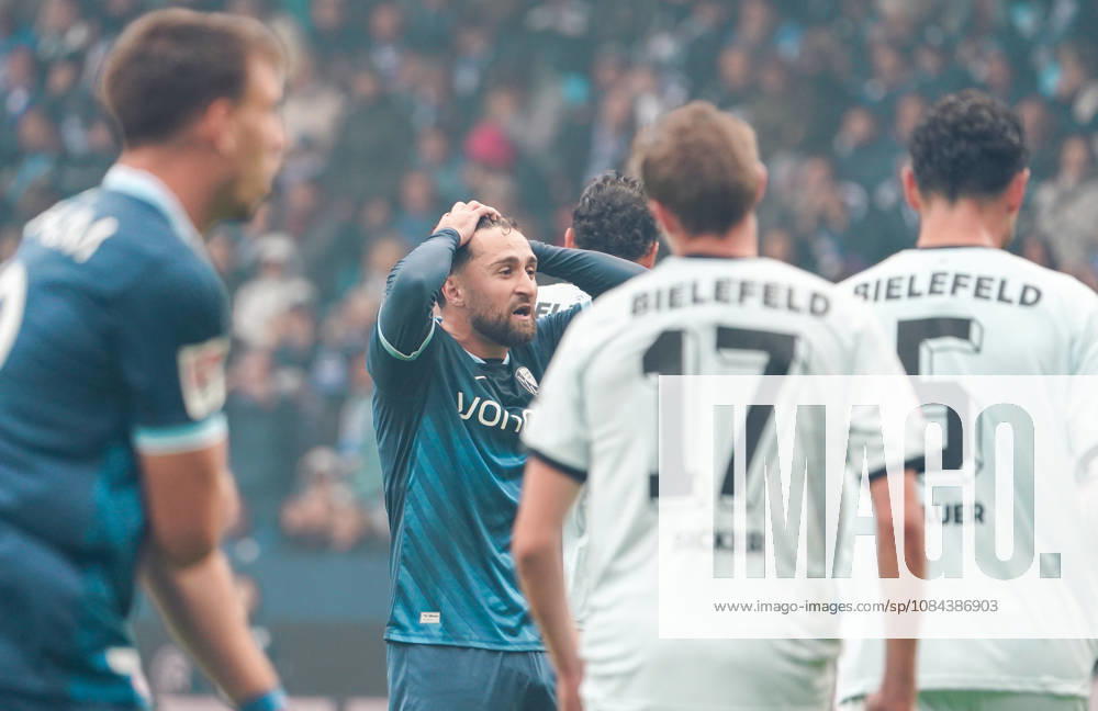 Deutschland: Fussball 2.Bundesliga 2026 2027, 7. Spieltag - VfL Bochum vs Arminia Bielefeld - Vonovia Ruhrstadion (Bochum): Torchance Berkan Taz (VfL Bochum, 10) Geste, Gestik, Emotion Bochum Vonovia Ruhrstadion Deutschland