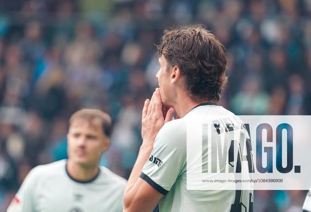 Deutschland: Fussball 2.Bundesliga 2026 2027, 7. Spieltag - VfL Bochum vs Arminia Bielefeld - Vonovia Ruhrstadion (Bochum): Geste, Gestik, Emotion Maximilian Großer Maximilian Grosser (Arminia Bielefeld, 19) Bochum Vonovia Ruhrstadion Deutschland