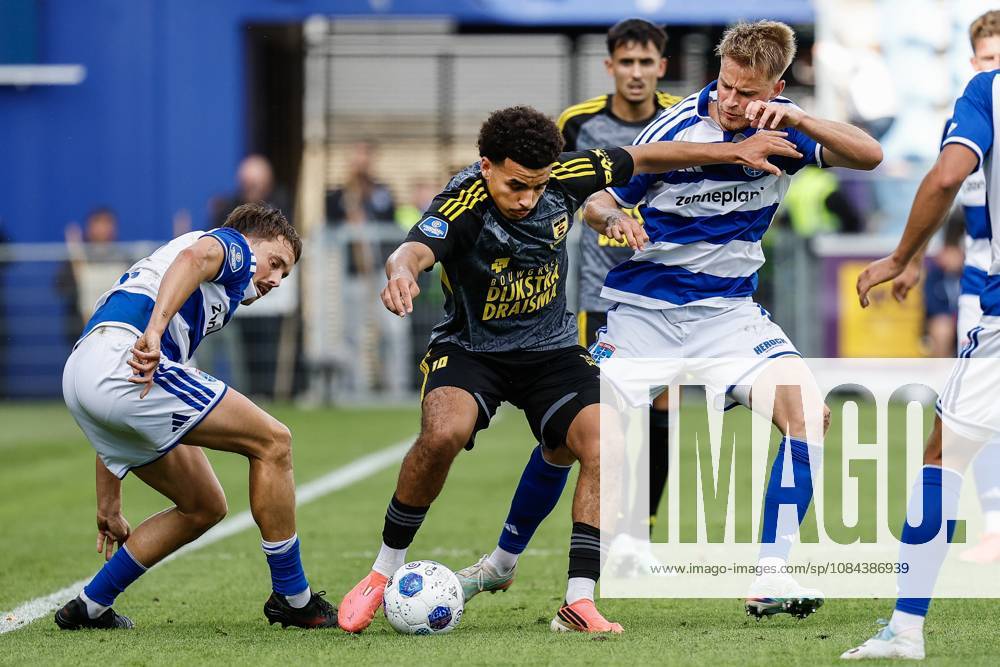 ZWOLLE - Tobias Sommer of PEC Zwolle, Rafik el Arguioui of SC Cambuur, Simon Graves of PEC Zwolle (lr) during the Dutch Eredivisie match between PEC Zwolle and Cambuur at the MAC3Park stadium on October 11, 2026 in Zwolle, the Netherlands. VINCENT JANNINK ANP Eredivisie 2026 27 ANPxSportx IVx 572130365 originalFilename: 572130365