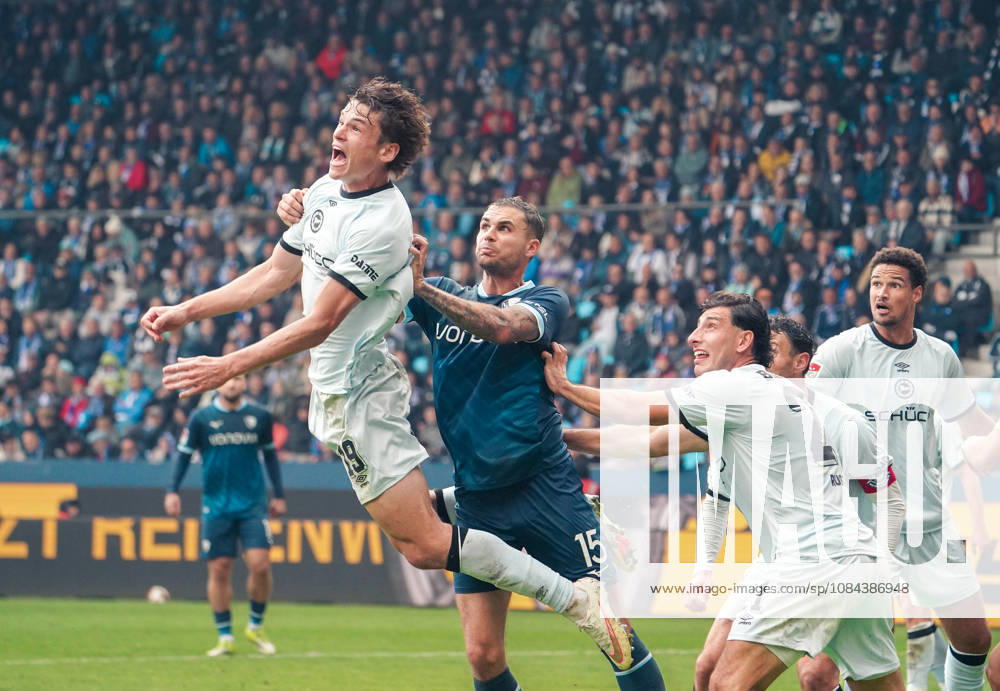 Deutschland: Fussball 2.Bundesliga 2026 2027, 7. Spieltag - VfL Bochum vs Arminia Bielefeld - Vonovia Ruhrstadion (Bochum): im Zweikampf Maximilian Großer Maximilian Grosser (Arminia Bielefeld, 19) Michael Steinwender (VfL Bochum, 15) Bochum Vonovia Ruhrstadion Deutschland
