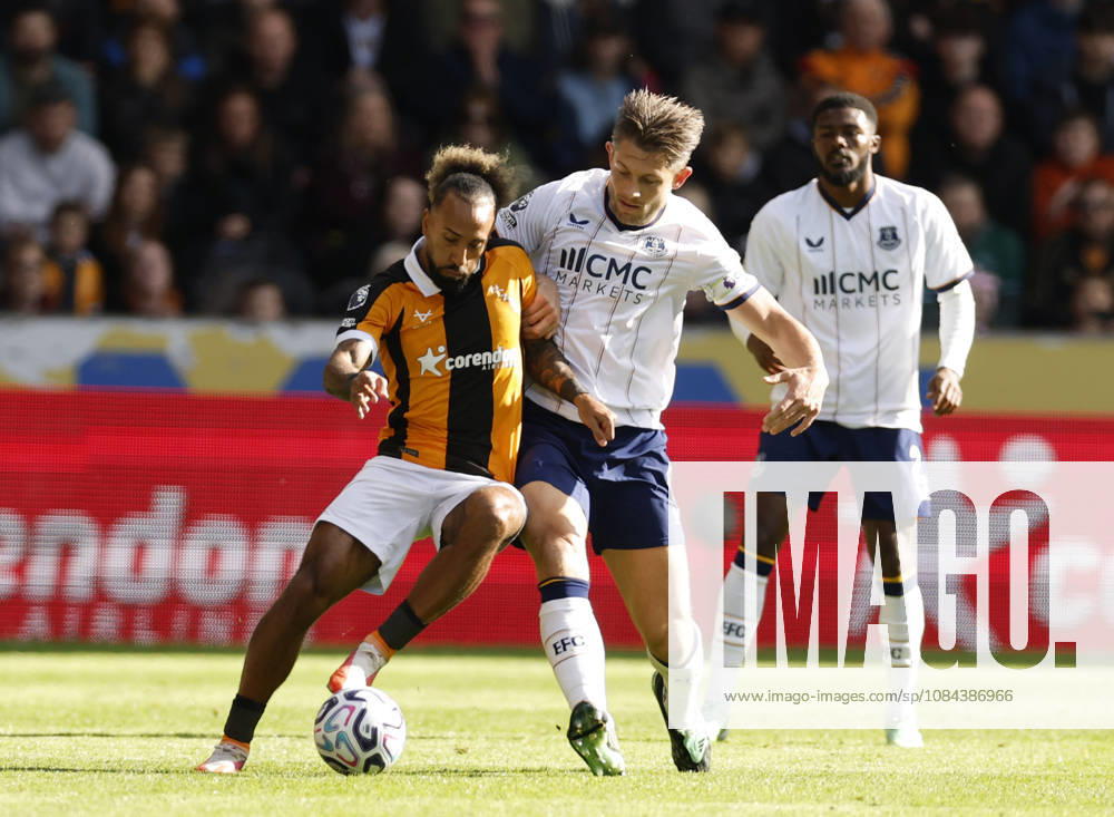 Kingston upon Hull, England, 11th October 2026. James Tarkowski of Everton(r) tussles with Liam Millar of Hull City (l) during the Hull City vs Everton Premier League match at the MKM Stadium, Kingston upon Hull. Picture credit should read: Cody Froggatt Sportimage . SPI_025_CF_HULL_CITY_EVERTON SPI-5062-0026