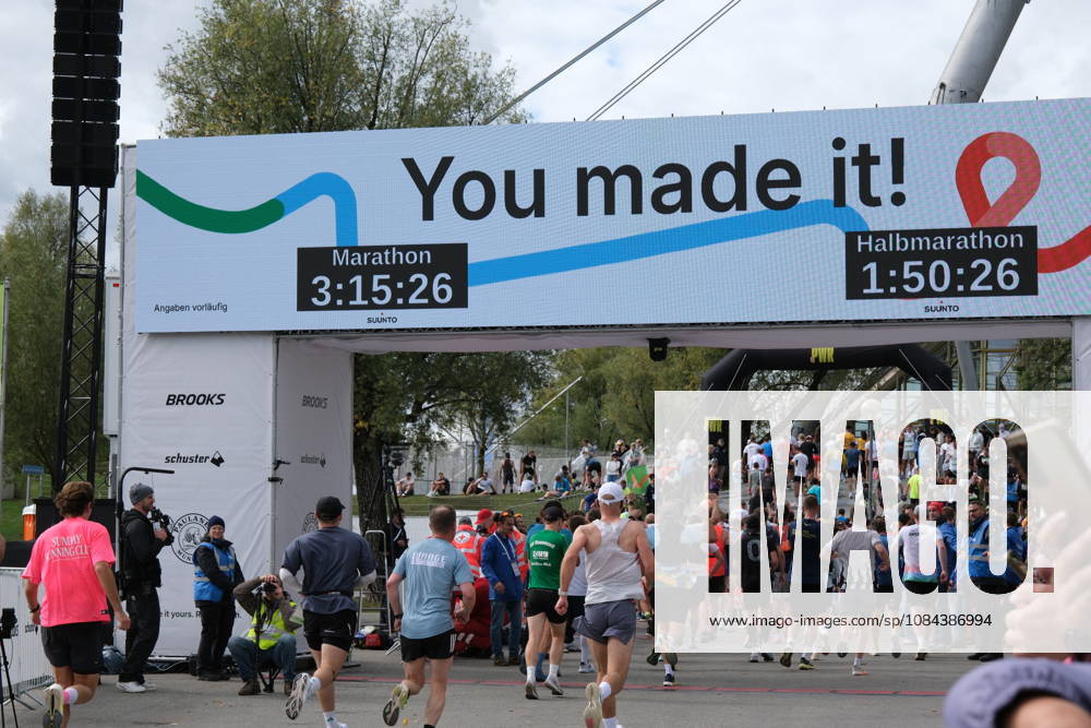 Munich Marathon 2026 MUNICH, GERMANY - OCTOBER 11: Runners cross the finish line beneath a large electronic scoreboard displaying the marathon time of 3:15:26 and half marathon time of 1:50:26 at the Olympic Park during the 2026 Munich Marathon in Munich, Germany on October 11, 2026. Merve Goettl Anadolu Munih Germany. Editorial use only. Please get in touch for any other usage.