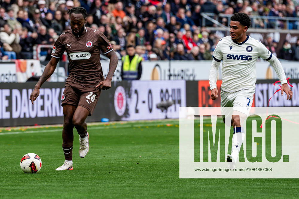 Deutschland: Fußball 2. Bundesliga 2026 27, 7. Spieltag FC St. Pauli vs Karlsruher SC Millerntor-Stadion (Hamburg St. Pauli): Ricky-Jade Jones (FC St. Pauli, 26), Kevin Wiethaup (Karlsruher SC, 7)