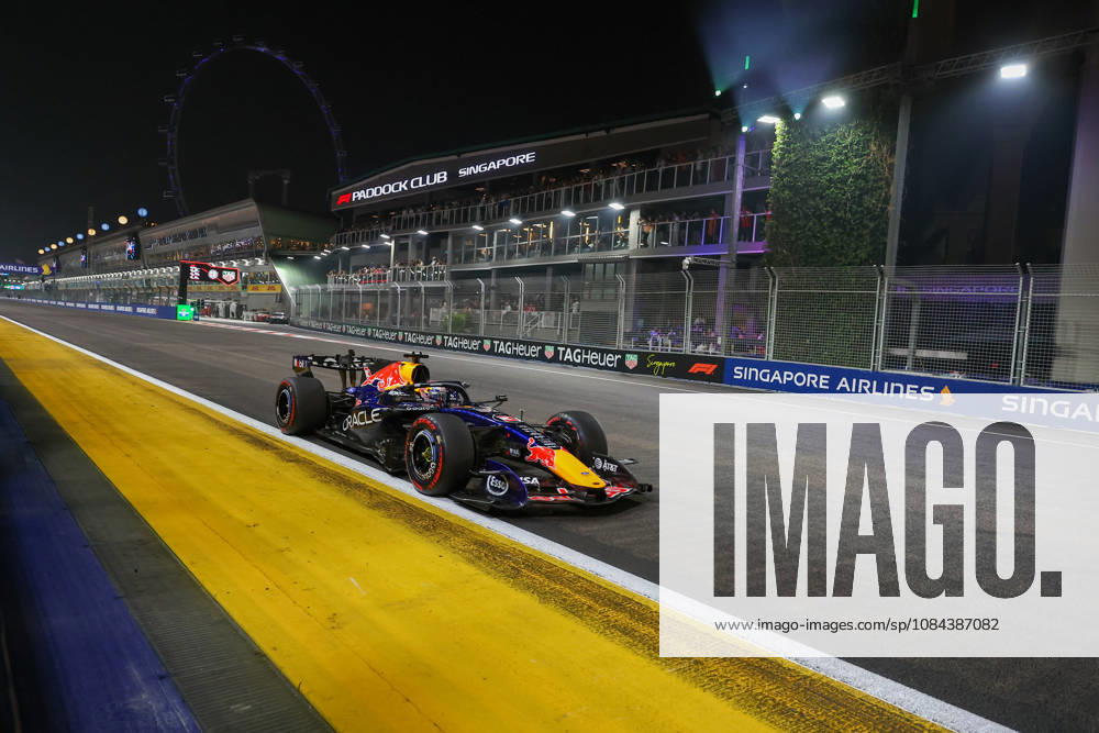 2026 Formula 1 Singapore Grand Prix SINGAPORE - OCT 11: Red Bull driver Max Verstappen competes in the Race at the Formula One Grand Prix of Singapore, at the Marina Bay Street Circuit in Singapore, on October 11, 2026. The main race has a span of 62 laps, with drivers competing in intense tropical heat and extreme humidity on a track featuring a relentless layout of 19 corners and minimal straightaways. Daniel Ceng Anadolu Singapore Singapore. Editorial use only. Please get in touch for any other usage.