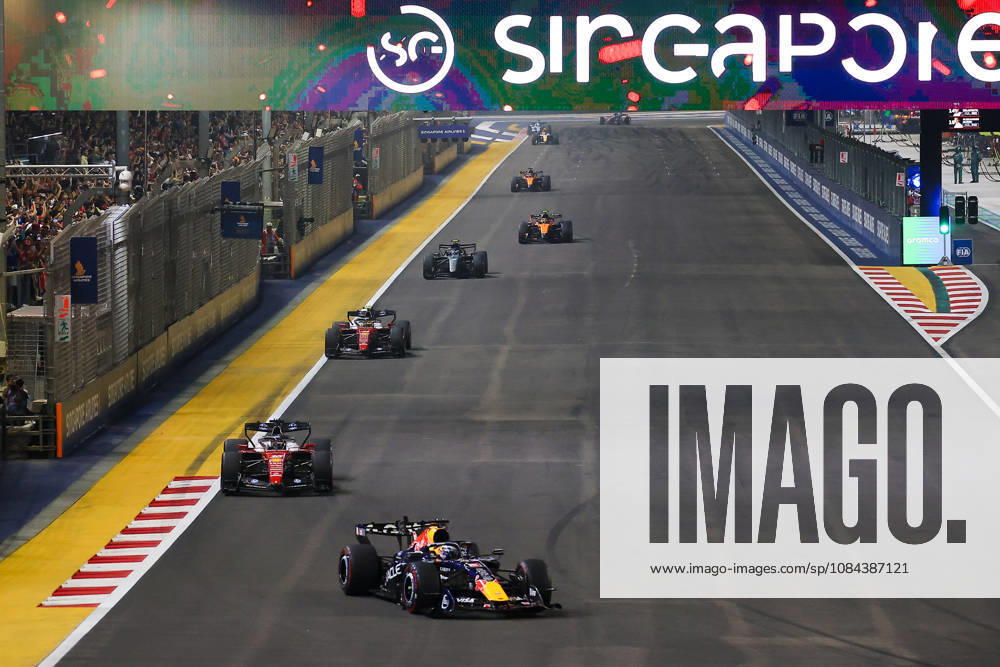 2026 Formula 1 Singapore Grand Prix SINGAPORE - OCT 11: Red Bull driver Max Verstappen takes leading position during the Race at the Formula One Grand Prix of Singapore, at the Marina Bay Street Circuit in Singapore, on October 11, 2026. The main race has a span of 62 laps, with drivers competing in intense tropical heat and extreme humidity on a track featuring a relentless layout of 19 corners and minimal straightaways. Daniel Ceng Anadolu Singapore Singapore. Editorial use only. Please get in touch for any other usage.
