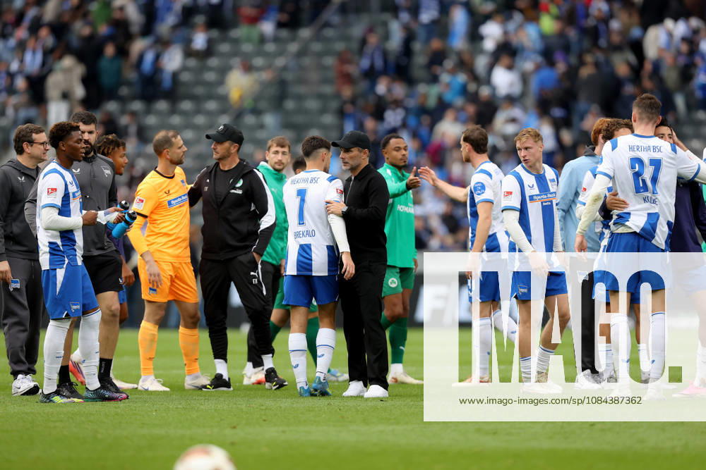 Fussball 2.Bundesliga, Hertha BSC Berlin - SpVgg Greuther Fuerth v.l. Jubel, Freude über den Sieg der Conference League Josip Brekalo (Hertha BSC Berlin) Trainer Stefan Leitl (Hertha BSC Berlin) Berlin