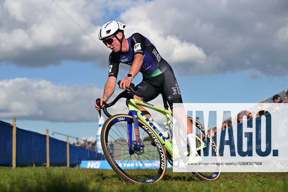Belgium s Arne Baers pictured in action at the men elite race of the Mosselcross cyclocross cycling event, on Sunday 11 October 2026, in Dendermonde, the first race (out of 7) of the HG Cross competition. DAVIDxPINTENS x189450184x