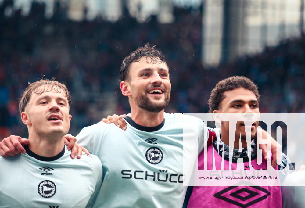 Deutschland: Fussball 2.Bundesliga 2026 2027, 7. Spieltag - VfL Bochum vs Arminia Bielefeld - Vonovia Ruhrstadion (Bochum): Siegesjubel Maximilian Bauer (Arminia Bielefeld, 5) Bochum Vonovia Ruhrstadion Deutschland