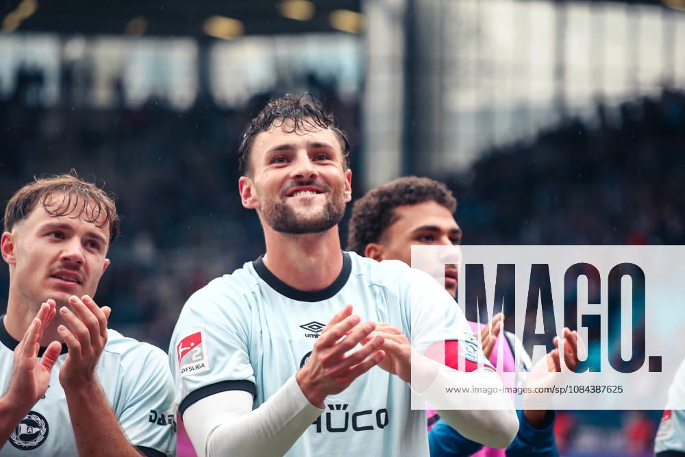 Deutschland: Fussball 2.Bundesliga 2026 2027, 7. Spieltag - VfL Bochum vs Arminia Bielefeld - Vonovia Ruhrstadion (Bochum): Siegesjubel Maximilian Bauer (Arminia Bielefeld, 5) Geste, Gestik, Emotion Bochum Vonovia Ruhrstadion Deutschland