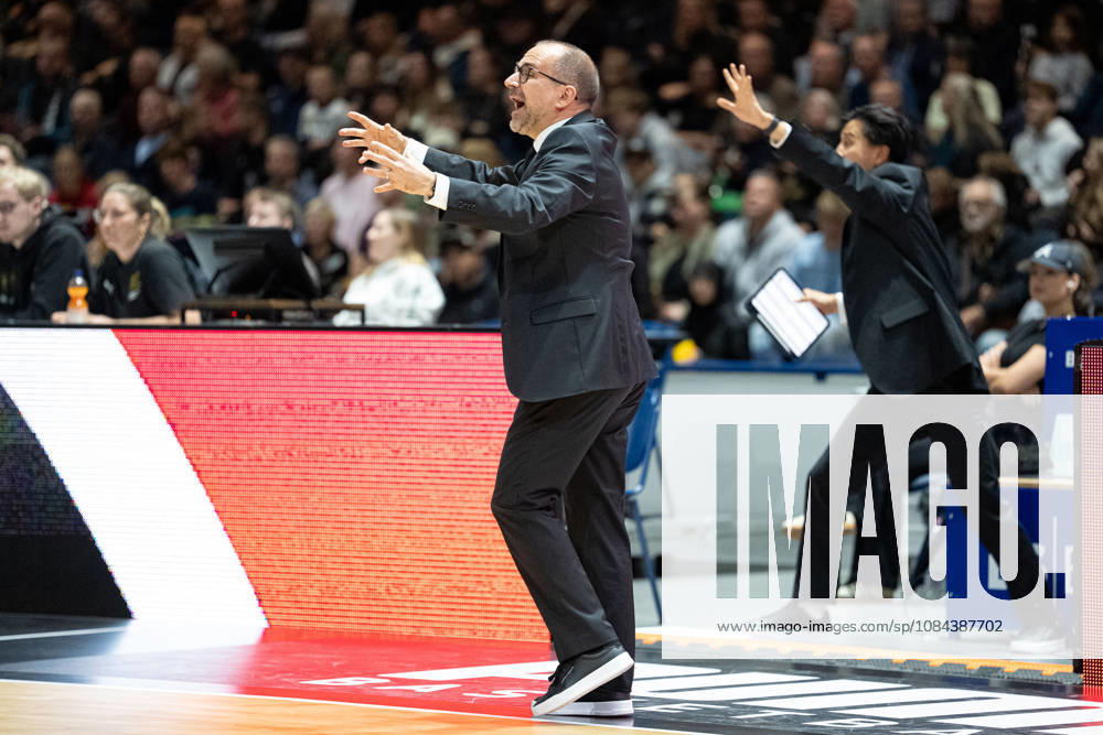 Carles Duran (Headcoach MHP Riesen Ludwigsburg) GER, Basketball Loewen Braunschweig gegen MHP Riesen Ludwigsburg, Basketball, easyCredit BBL, Woche 3, Spielzeit 2026 27, 11.10.2026 GER, Basketball Loewen Braunschweig gegen MHP Riesen Ludwigsburg, Basketball, easyCredit BBL, Woche 3, Spielzeit 2026 27, 11.10.2026 Braunschweig