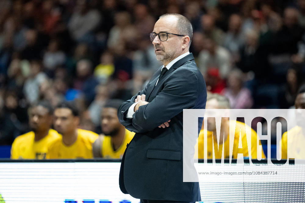 Carles Duran (Headcoach MHP Riesen Ludwigsburg) GER, Basketball Loewen Braunschweig gegen MHP Riesen Ludwigsburg, Basketball, easyCredit BBL, Woche 3, Spielzeit 2026 27, 11.10.2026 GER, Basketball Loewen Braunschweig gegen MHP Riesen Ludwigsburg, Basketball, easyCredit BBL, Woche 3, Spielzeit 2026 27, 11.10.2026 Braunschweig