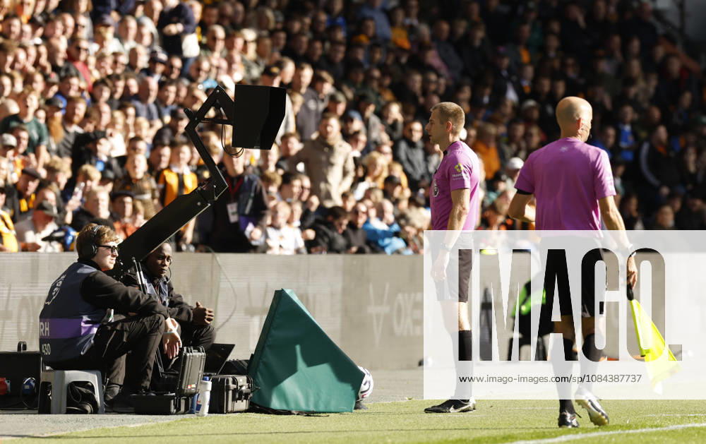 Kingston upon Hull, England, 11th October 2026. Referee Michale Salisbury views the VAR video replay before disallowing the Everton goal during the Hull City vs Everton Premier League match at the MKM Stadium, Kingston upon Hull. Picture credit should read: Cody Froggatt Sportimage . SPI_026_CF_HULL_CITY_EVERTON SPI-5062-0028