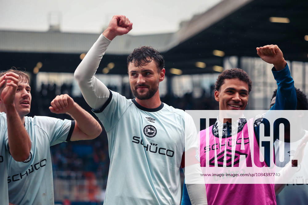 Deutschland: Fussball 2.Bundesliga 2026 2027, 7. Spieltag - VfL Bochum vs Arminia Bielefeld - Vonovia Ruhrstadion (Bochum): Siegesjubel Maximilian Bauer (Arminia Bielefeld, 5) Bochum Vonovia Ruhrstadion Deutschland